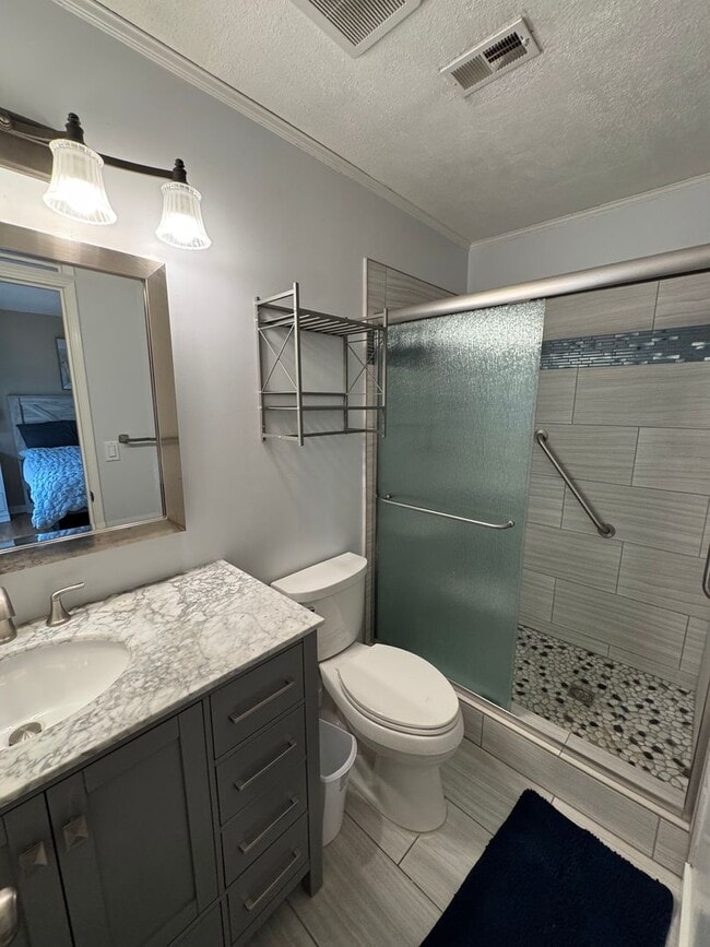 Building Photo - Fully Furnished Home Near the Beach in Gro...