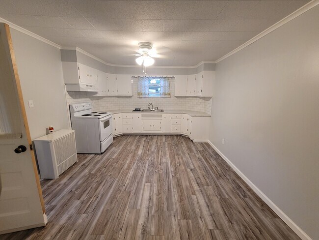 Building Photo - 21 Cook St