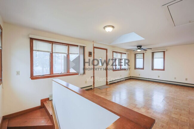 Building Photo - 35 Riverside Dr