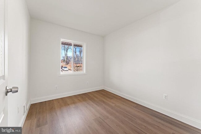 Building Photo - 7407 Kelvin Pl