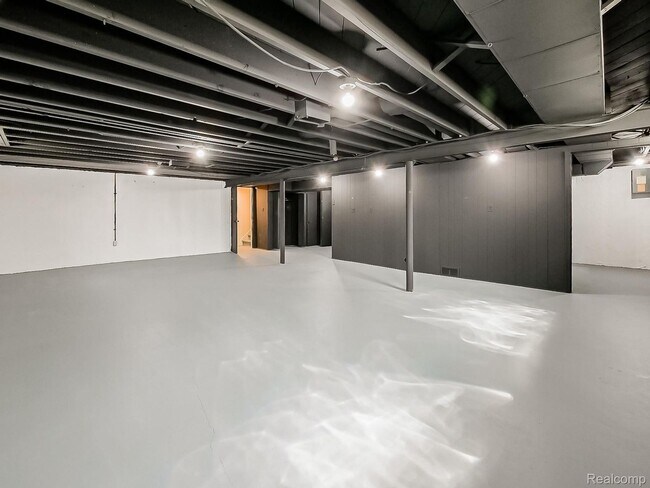 Building Photo - $2300 3 bed 2 bath bungalow