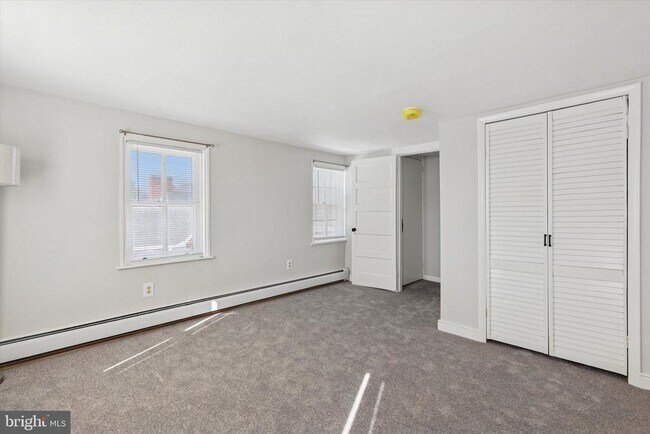 Building Photo - 371 W Main St