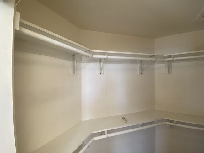 Building Photo - Charming Single-Story Home in Tracy — Across from the Park!