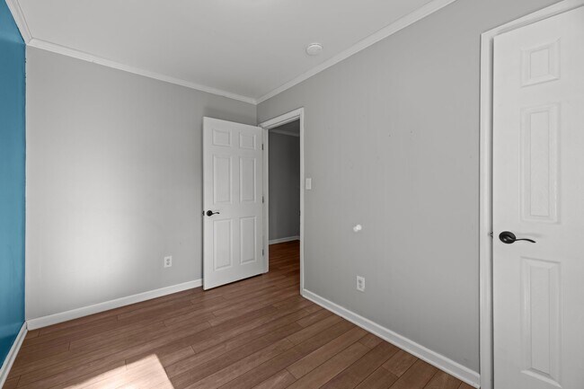 Building Photo - 105 3rd St