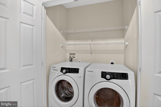 Building Photo - 1169 Regal Oak Dr