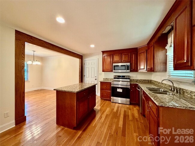 Building Photo - 109 James Dr
