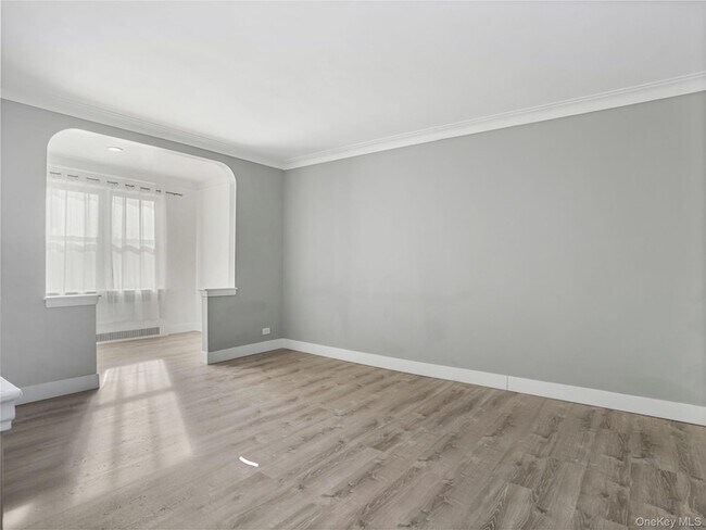 Building Photo - 2 Greenridge Ave