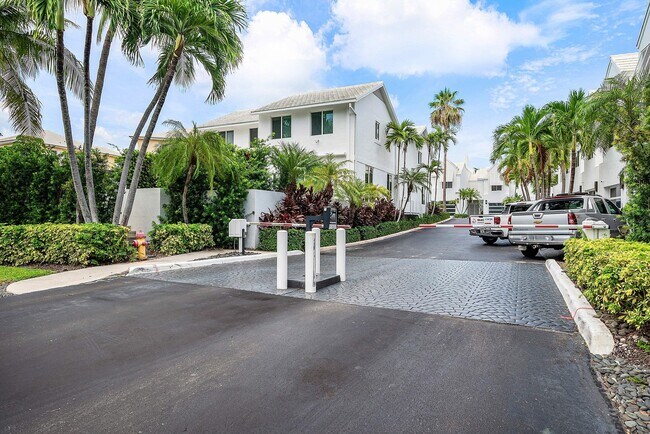 Building Photo - 2115 S Ocean Blvd