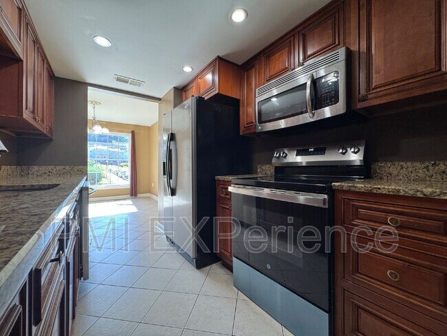 Building Photo - 2067 Chadwick Terrace