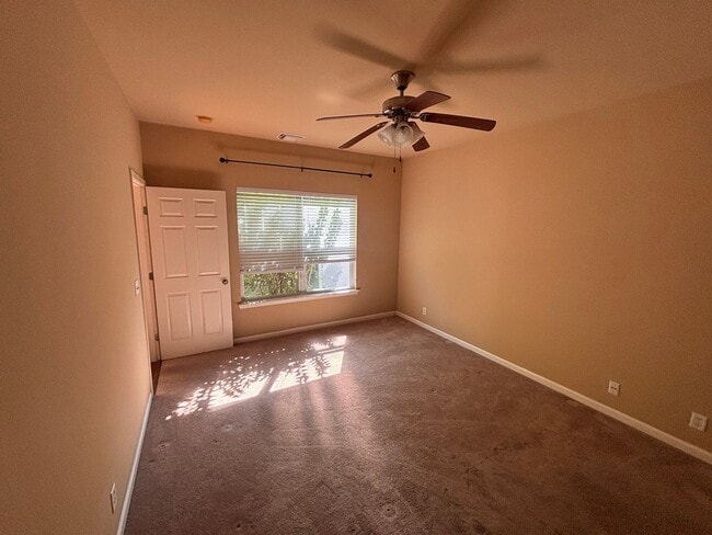 Building Photo - Beautiful 2-Bed, 2.5-Bath Townhouse in Har...