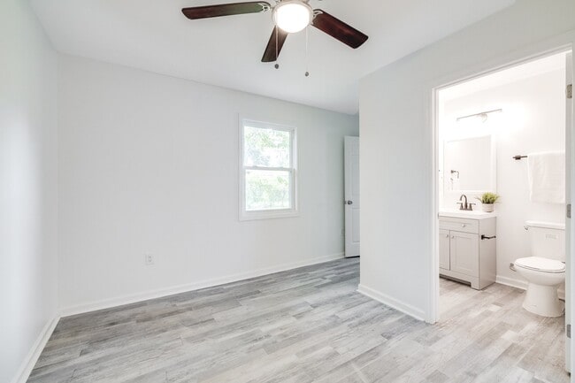 Building Photo - 925 Staley Ave