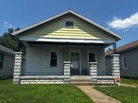 Building Photo - 422 Wedeking Ave