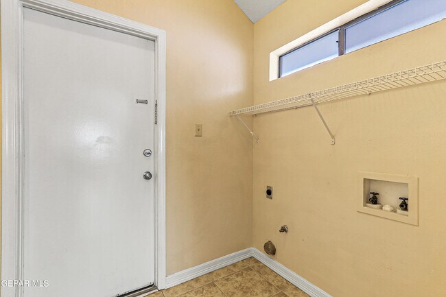 Building Photo - 7229 Golden Hawk Dr