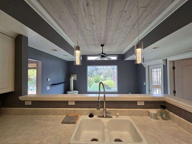 Building Photo - Cute 2 Bedroom House with Lovely Pond and ...