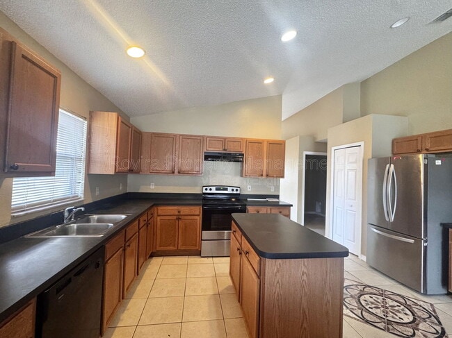 Building Photo - 127 Appian Way