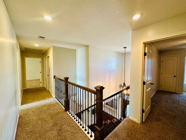Building Photo - {20067} Custom Built Home in Woodland Mano...