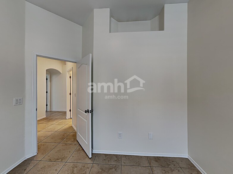 Building Photo - 350 E Calle Nacrita