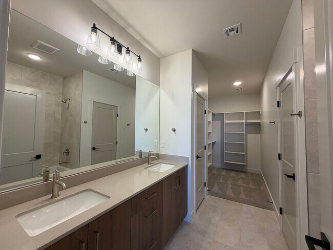 Building Photo - 602 Hemsworth Ln