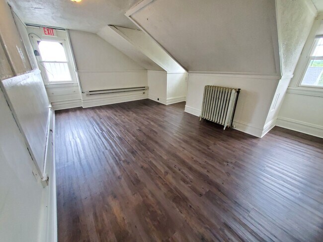 Building Photo - 639 W College Ave