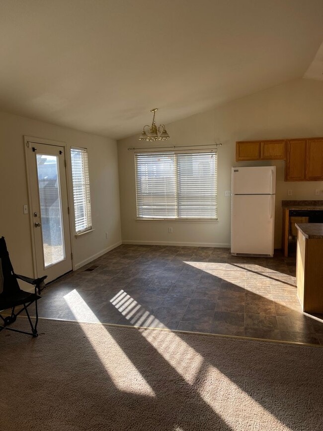 Building Photo - Still available! Call me to schedule viewi...