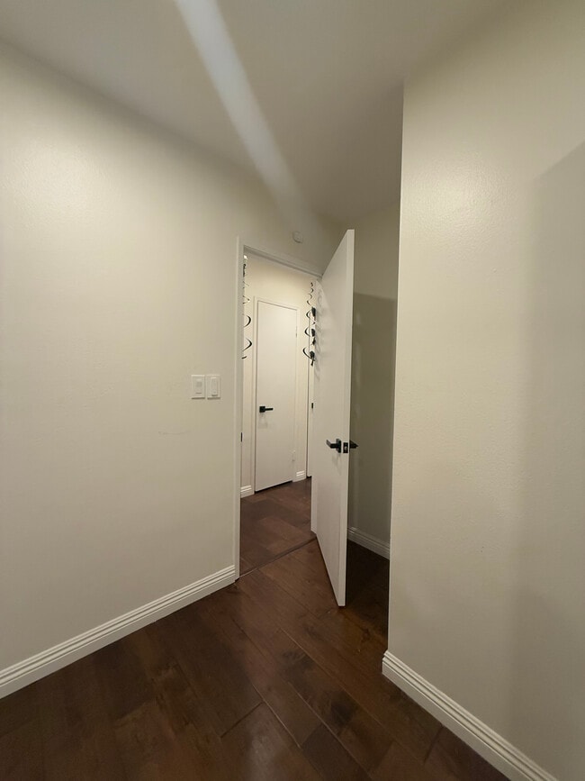 Building Photo - 12162 Country Club Ln