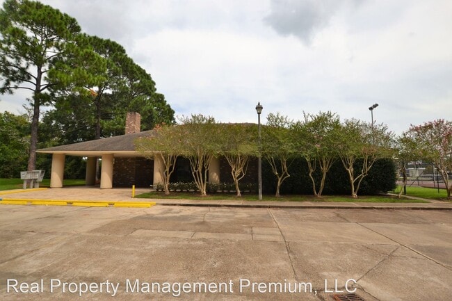 Building Photo - 3 br, 2.5 bath House - 2448 Shadowbrook Dr