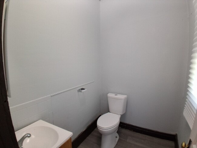 Building Photo - 501  Avenue-B