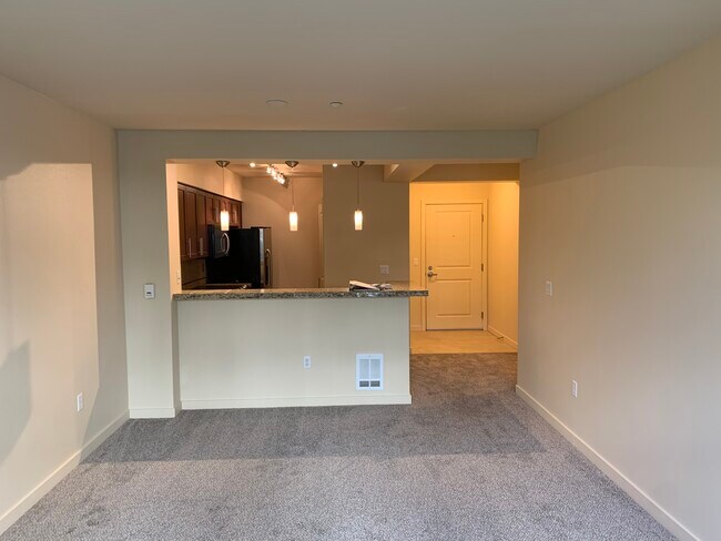 Building Photo - 211 Kirkland Ave
