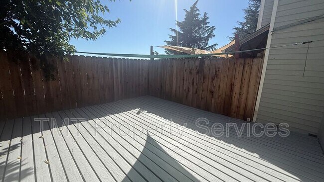 Building Photo - 714 Tanner Dr