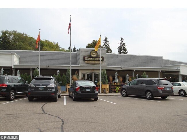 Building Photo - 5545 Shorewood Ln