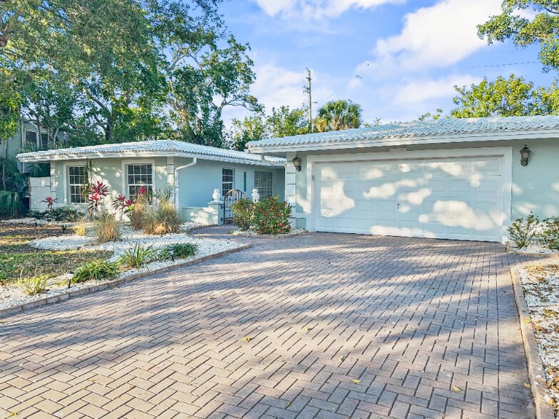 Building Photo - 567 Venice Ln