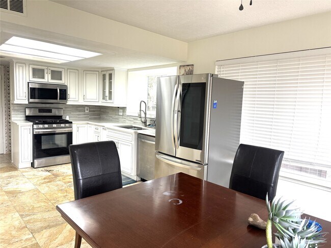 Building Photo - 15806 Oak Mountain Dr