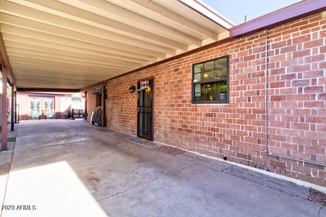 Building Photo - Cute 1 Bedroom Casita!