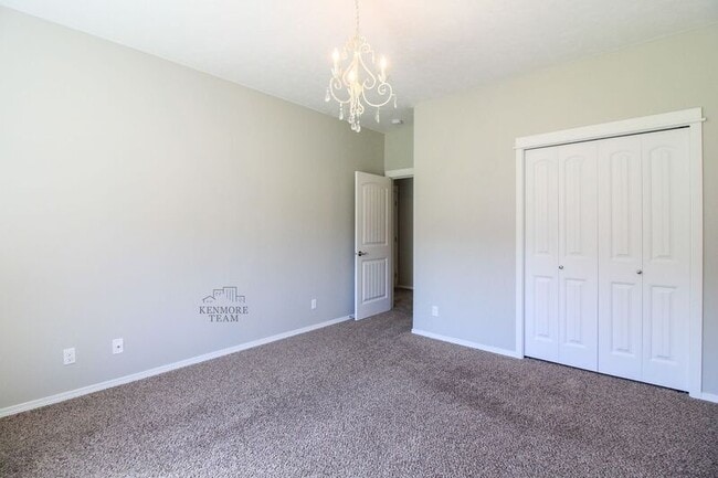 Building Photo - 727 Pinnacle Dr