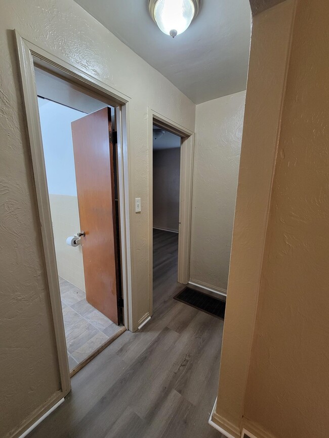 Building Photo - 332 Ashwood Ave