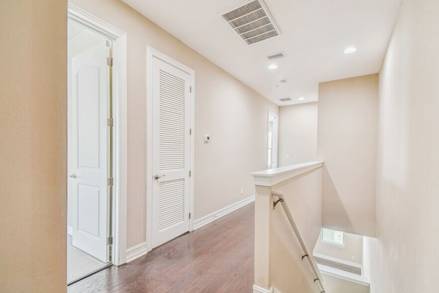 Building Photo - 622 S Matanzas Ave