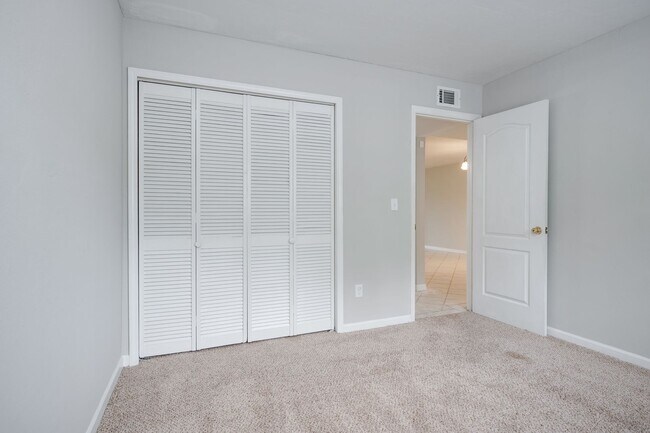 Building Photo - 503 Windsong Cir