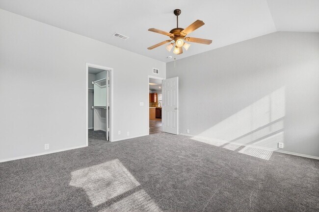 Building Photo - 2545 Prospect Hill Dr