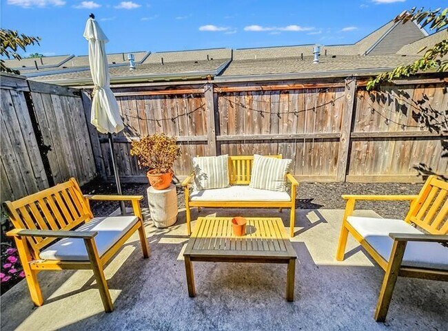 Building Photo - 515 Rodney Ln