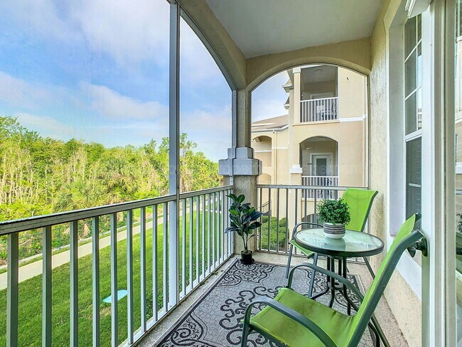 Building Photo - 2300 Silver Palm Dr