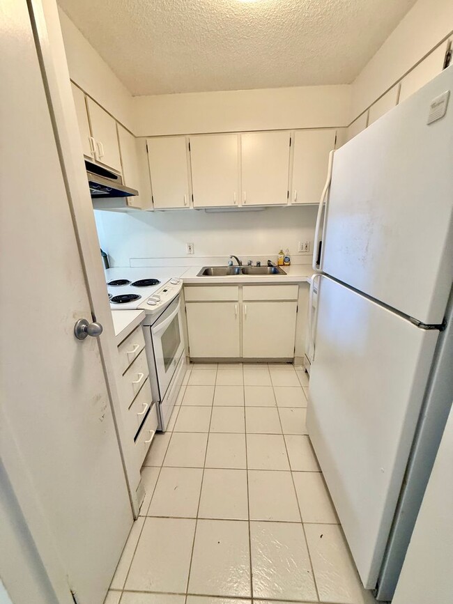 Building Photo - 2 bedroom 2 bath Condo in Regency Park on ...