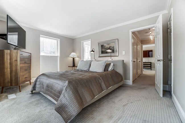 Building Photo - (Coming Soon) Fully Furnished Condo Uptown!!