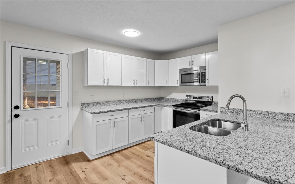 Building Photo - 718 Miles St