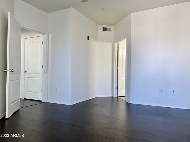 Building Photo - 1701 E Colter St