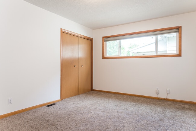 Building Photo - 3387 SE 10th Ave