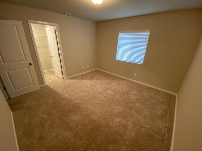 Building Photo - 3344 Juno Ct NE