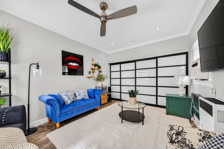 Building Photo - 5915 Lexington Ave