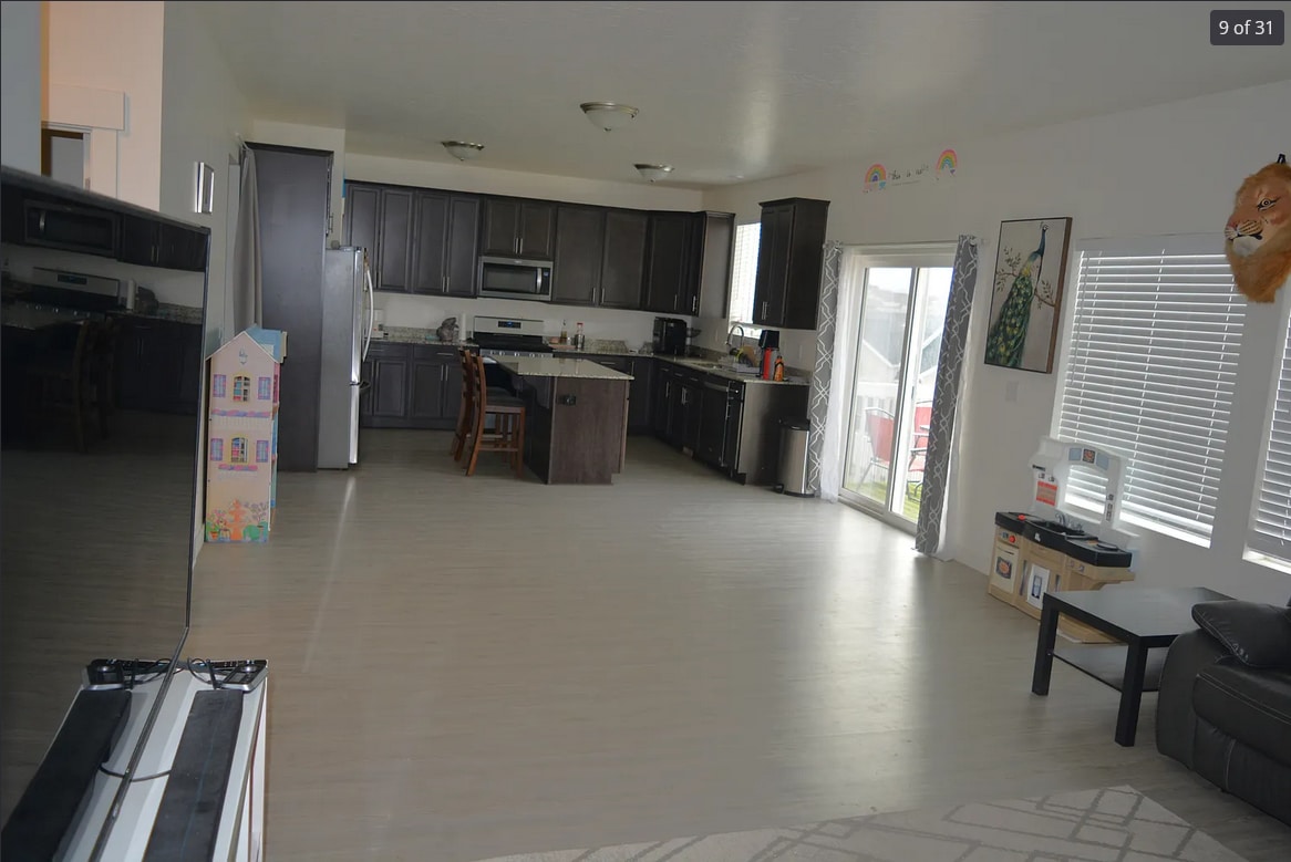 Building Photo - 9337 N Tampa Dr