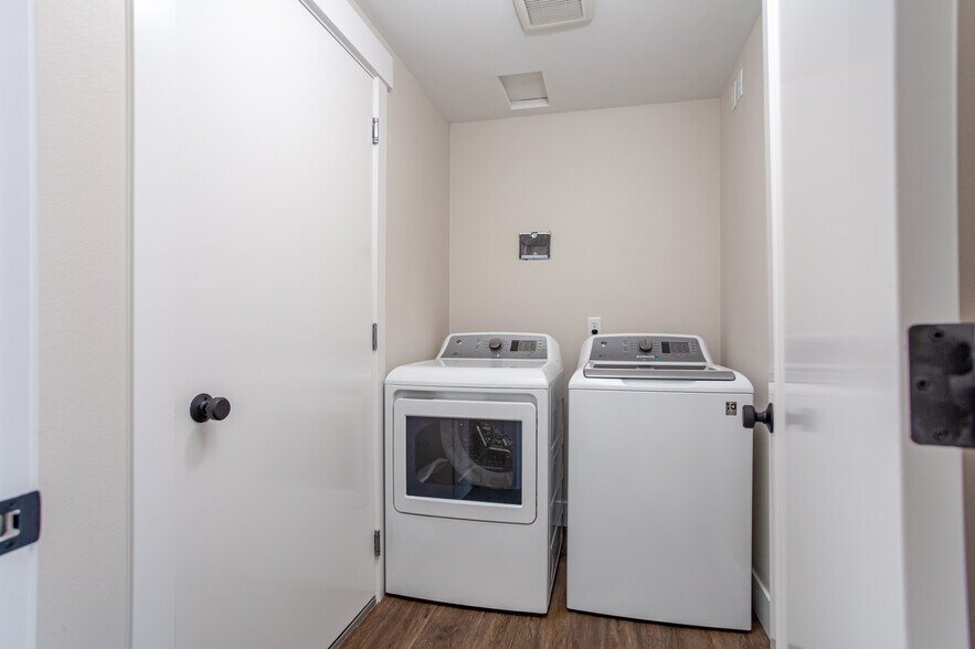 Mud Room with laundry - 1205 Fuller St