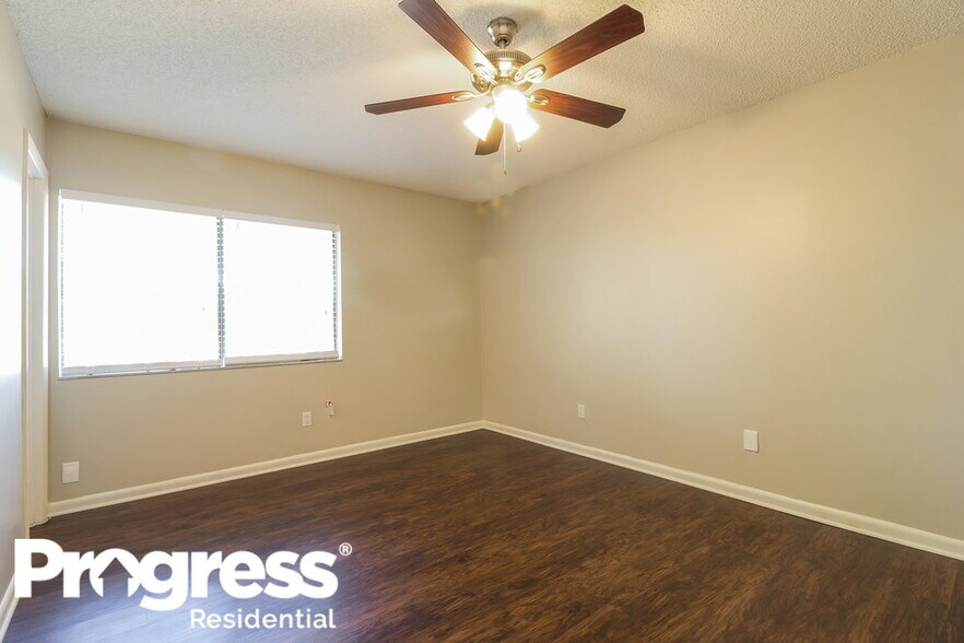 Building Photo - 431 Surrey Run